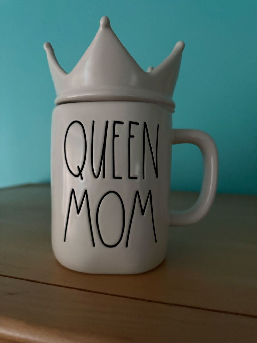 Rae Dunn "QUEEN MOM" Coffee Mug With Crown Lid